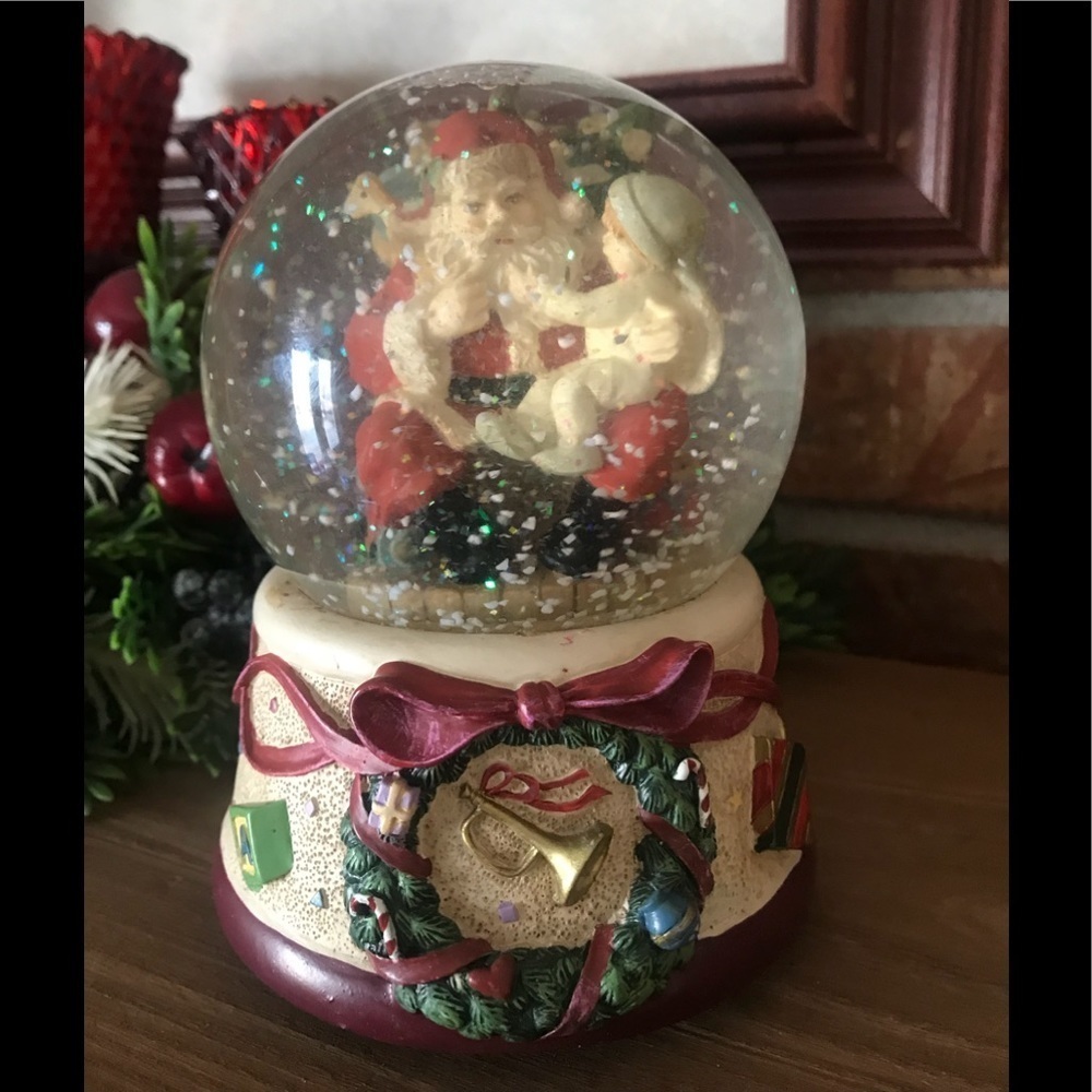 ❤️Rare Vintage Christmas Santa Musical Snow Globe